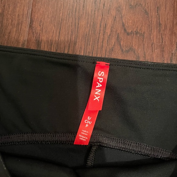 SPANX Faux Leather Leggings Small - Picture 4 of 5